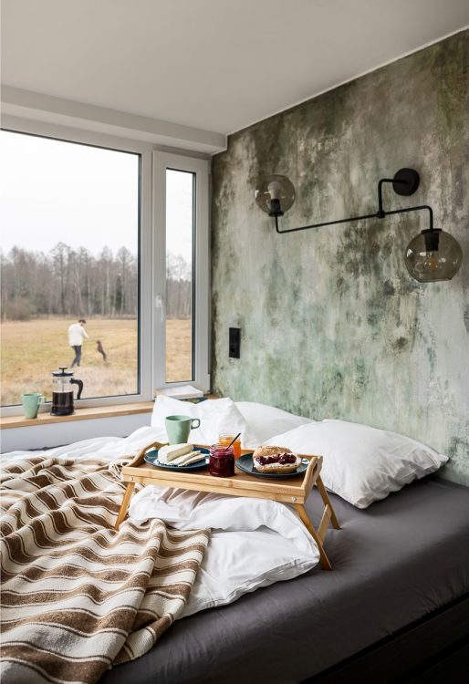 sypialnia pies sciana