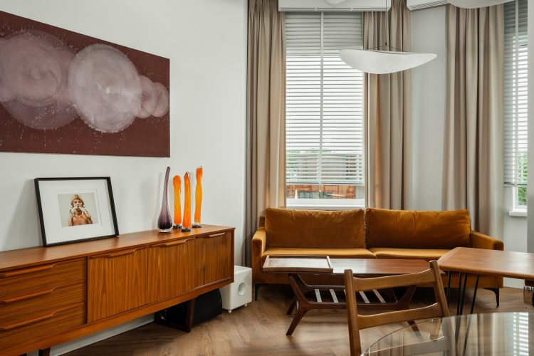 biuro z klasycznym wyposażeniem