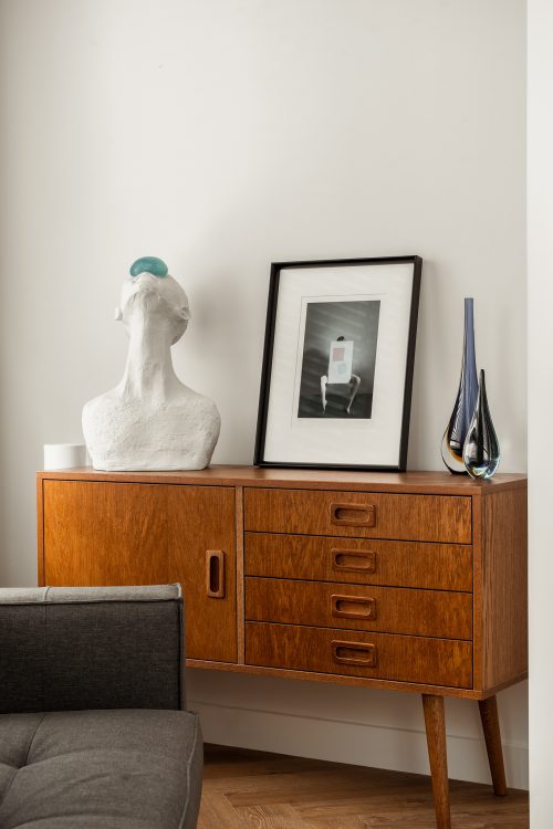 biuro z klasycznym wyposażeniem