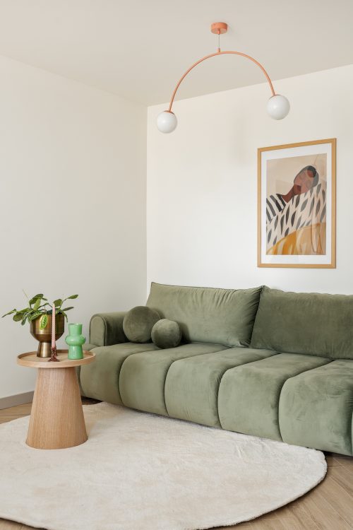 nowoczesne wnętrze z kolorowymi meblami