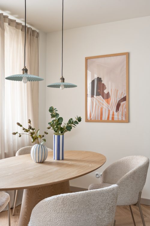 nowoczesne wnętrze z kolorowymi meblami