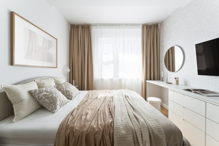 jasne, klasyczne wnętrze