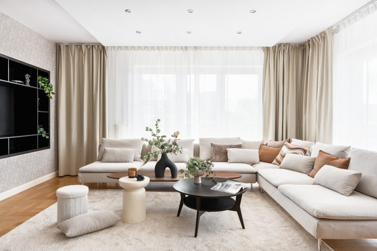 jasne, klasyczne wnętrze