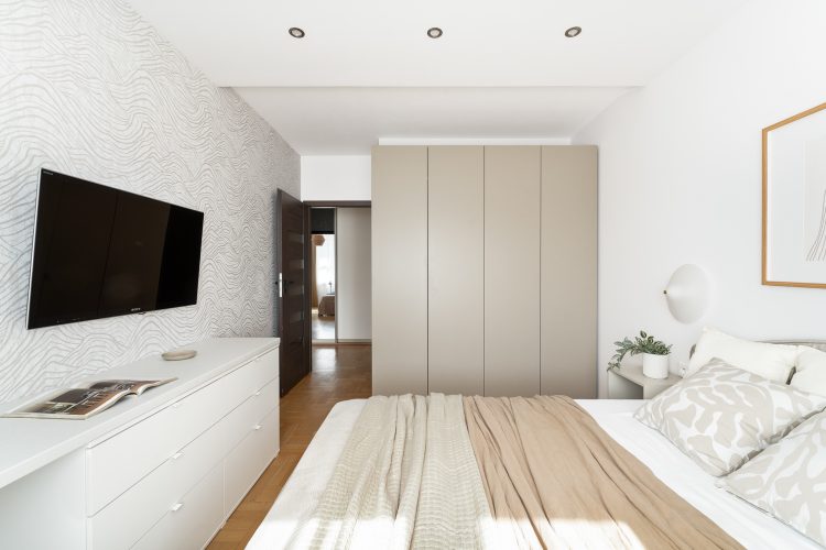 jasne, klasyczne wnętrze