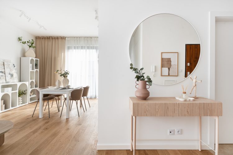 jasne, słoneczne wnętrze