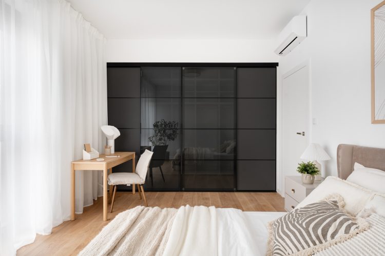 jasne, słoneczne wnętrze