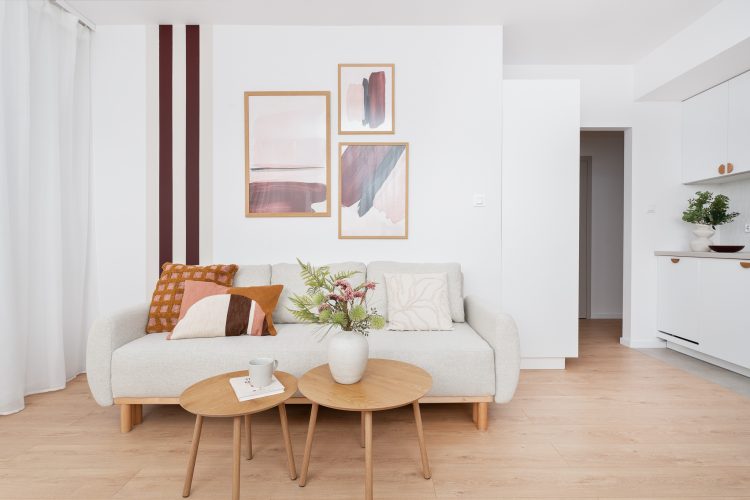 jasne wnętrze z dekoracjami