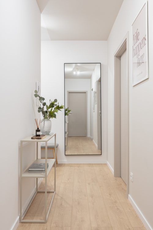 jasne wnętrze z dekoracjami