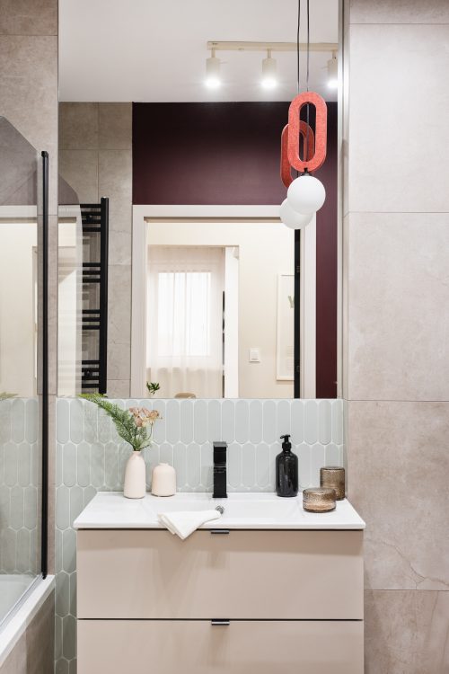 jasne wnętrze z dekoracjami