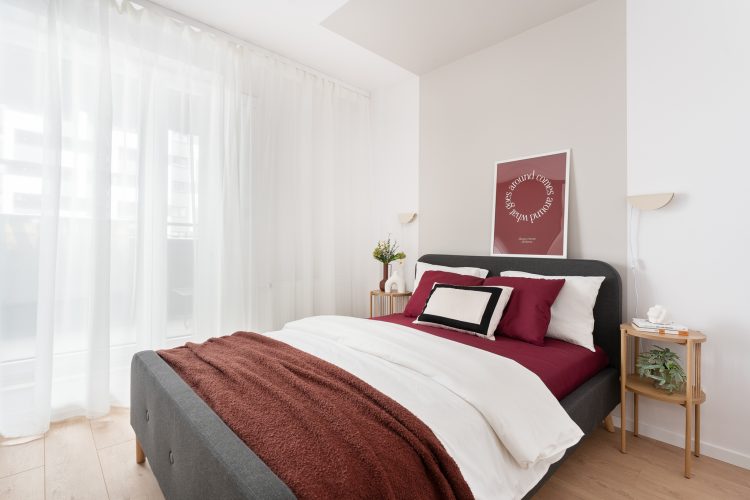 jasne wnętrze z dekoracjami