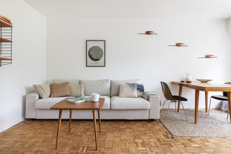 jasne wnętrze w stylu japandi