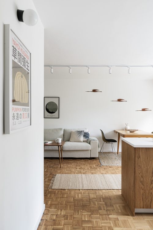 jasne wnętrze w stylu japandi