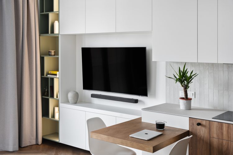 białe meble w salonie