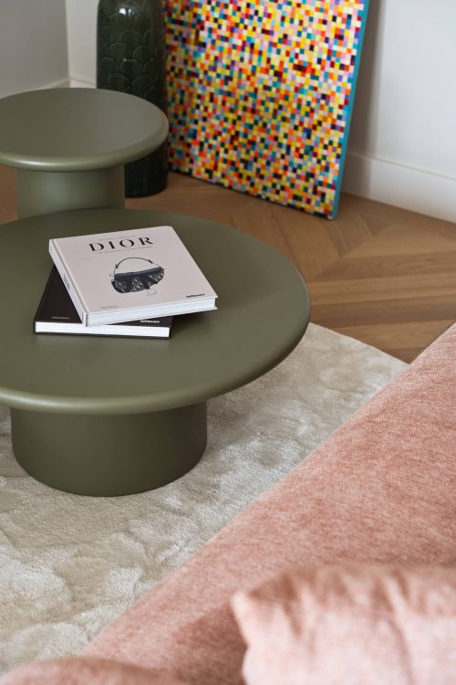 Nowoczesna jadalnia z eleganckim wystrojem