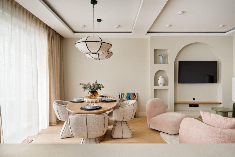 fotografia wnętrz Nowoczesna jadalnia z eleganckim wystrojem