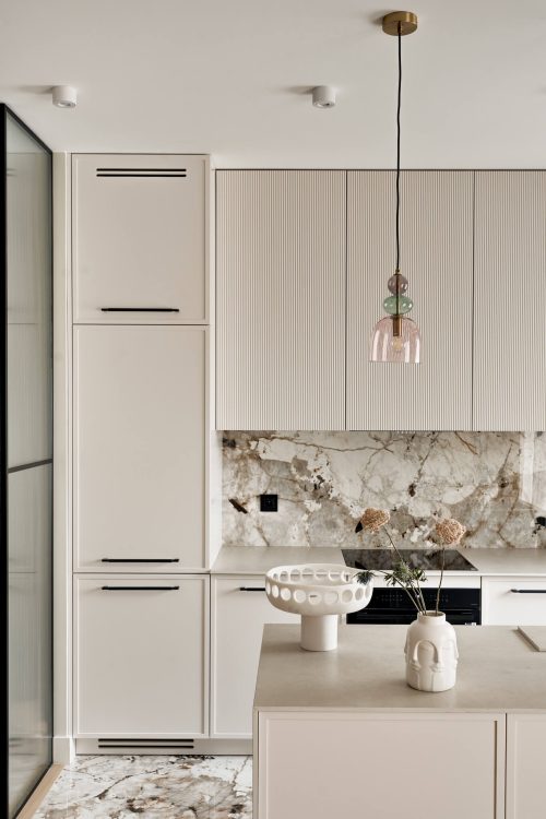 Nowoczesna jadalnia z eleganckim wystrojem