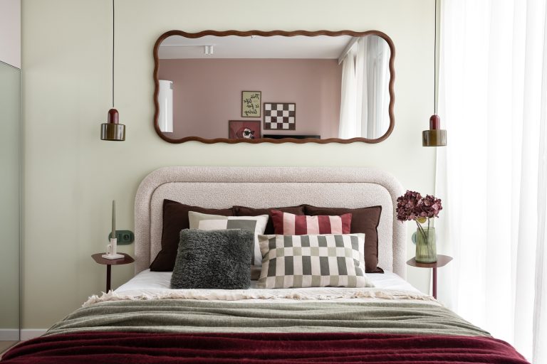 fotografia wnętrz Nowoczesna sypialnia z dekoracjami